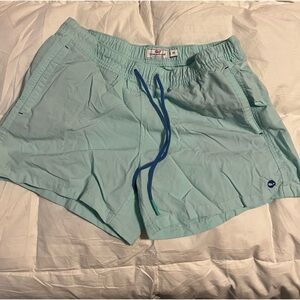 Vineyard Vines shorts XS